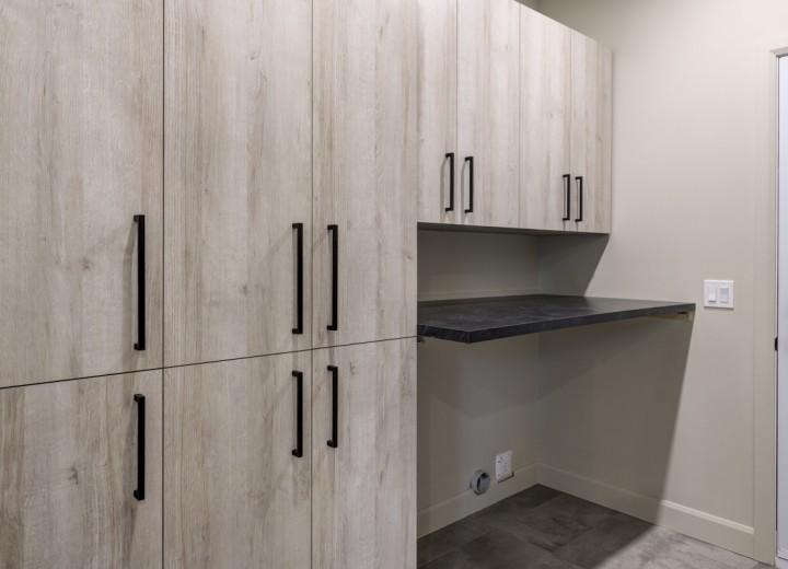 2023 Maison modèle HD Construction Arthabaska Salle de lavage Armoires